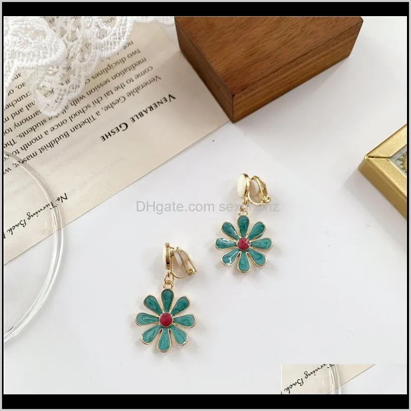 Green Daisy Stud Earrings For Women Dripping Oil Petal Flower Sunflower Short Simple Fashion Jewelry Accessories