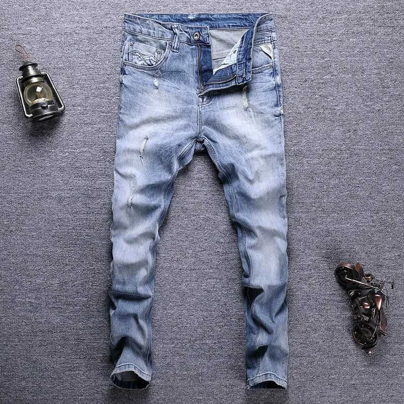 Europejskie Vintage Moda Mężczyźni Jeans Retro Light Blue Elastyczne Slim Fit Ripped Koreański Styl Designer Casual Denim Spodnie