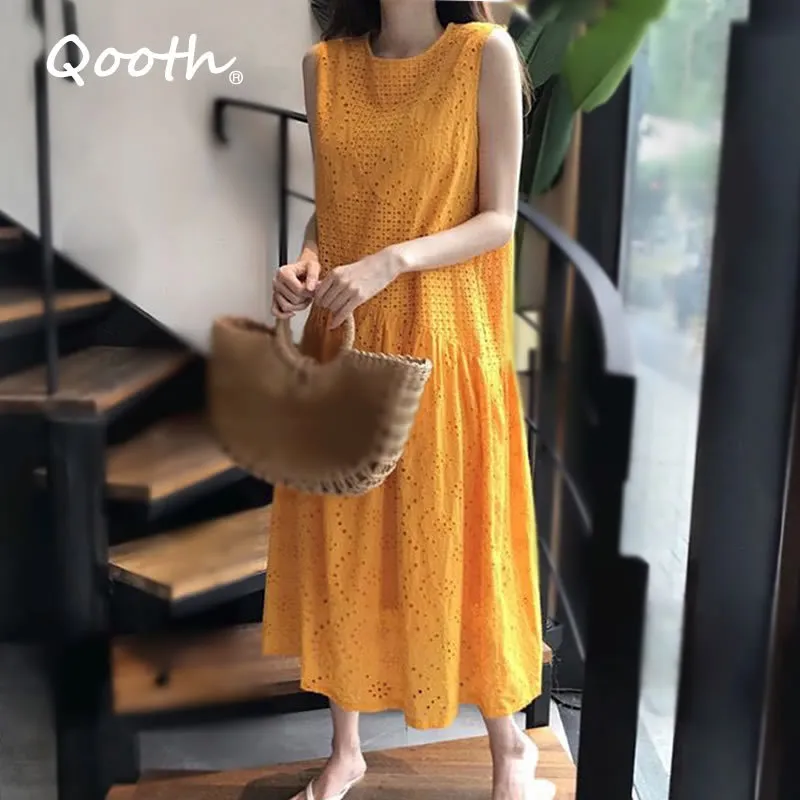 Qooth o-pescoço laço crochet vestido oco verão fina solta grande balanço vestido longo sólido elegante escritório senhora sem mangas saia qt683 210518