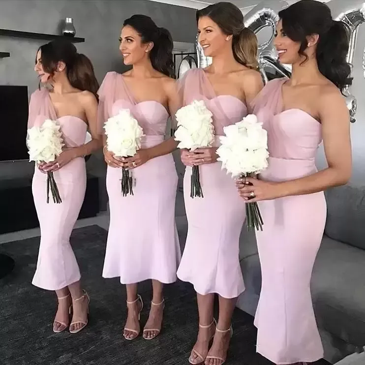 Pink Mermaid Sheath Bridesmaid klänningar en axel satin te längd plus storlek skräddarsydd piga av hedersklänning strand bröllop slitage formell kväll vestidos 403 403
