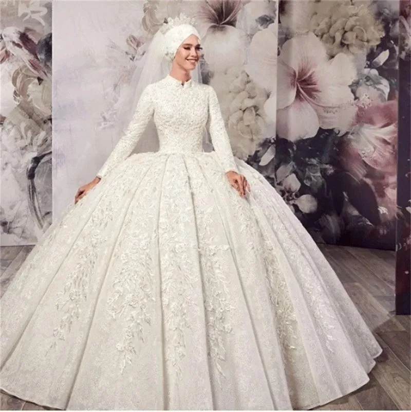 Vintage Wedding 2022 Sukienki muzułmańskie Dubai Ball Suknia High Neck Lace Applique Długie rękaw długość podłogi Bridal Party Suknie