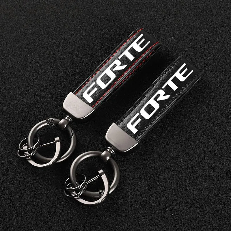 Keychains High-Grade Leather Car KeyChain 360 Degree Rotating Horseshoe Key Rings For Kia Forte Gt 2021 20211 Accessories