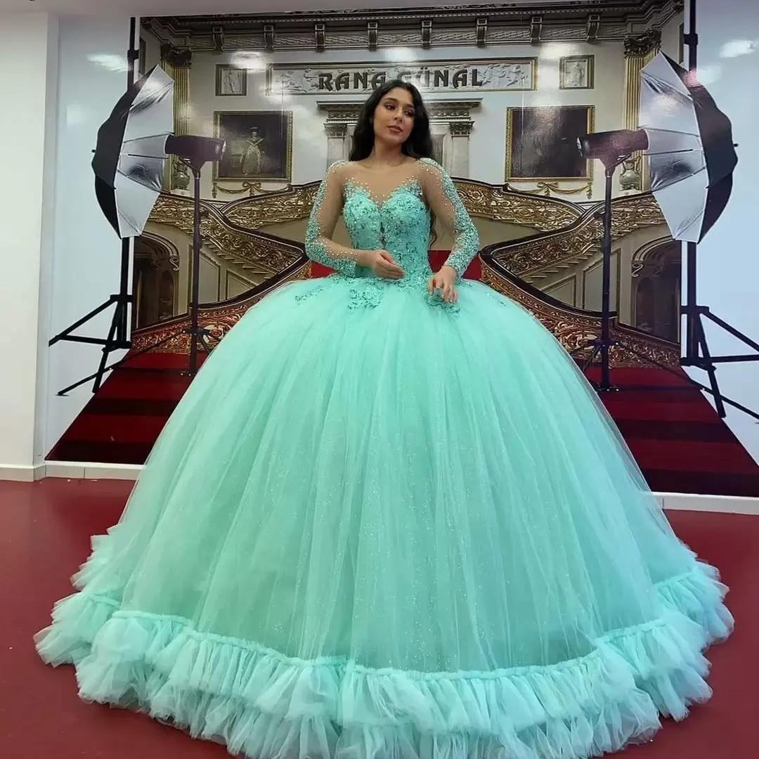 2021 Luxus Mint grün Quinceanera Ballkleid Kleider Juwel Hals Spitze Appliques Kristall Perlen Lange Ärmel Sweep Zug Tiered Plus Size Party Prom Abendkleider