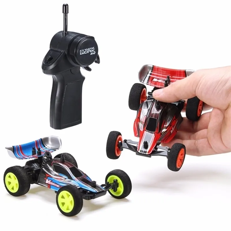 EST RC CAR ELECTRIC TOYS MINI 2.4G 4WD高速20km/hドリフトトイリモコンテイクオフ220112