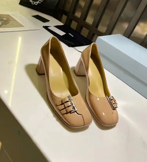 Fashion high-quality round head thick heel model dress shoes women`s Leather Flat skirt size 35-41 with box