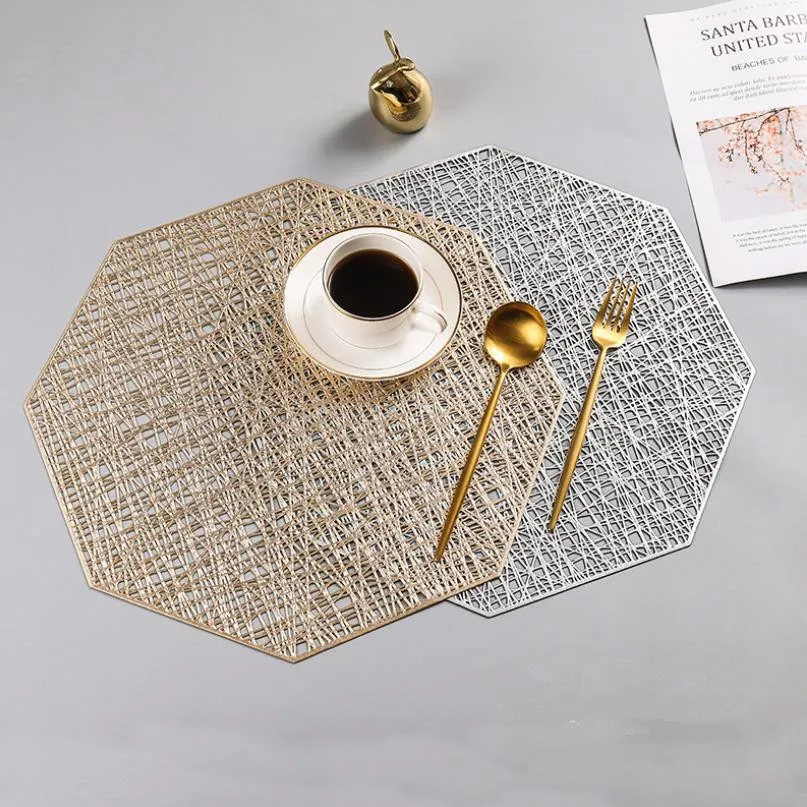 八角形のポリ塩化ビニールのテーブルマット中空の滑り止めの家の食事レストランの装飾ゴールドプラセマットコースターパッド