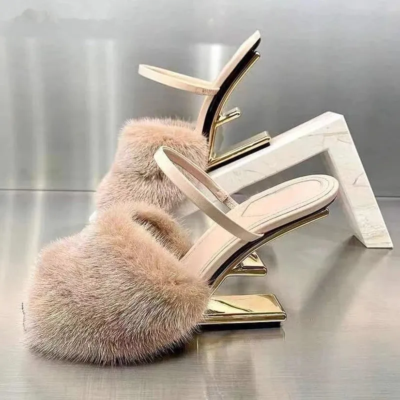 Runway Vreemde Stijl Metalen Hoge Hak harige Slippers Dames Mink Bont Peep Toe Sandalen Zomer Sexy Feestjurk Schoenen Vrouwelijke 2021