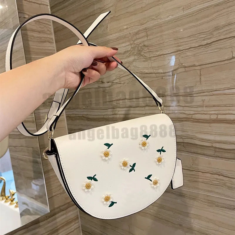 Designer de luxe Marque Mode Épaule Mini Lady Sacs Sacs à main Femmes Chaînes Lettre Bourse Téléphone portable Portefeuille Sac Floral Cross Body Oeuvre métallique