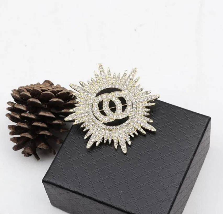 Marca de luxo feminino marca desigenr letra dupla 18k broches de ouro de ouro 925 geometria de prata abelhas de cristal shinestone pinos de broche mulheres jóias de casamento