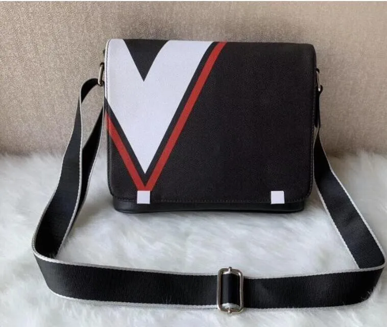 Designer Leather Gq Messenger Bag For Men Classic Crossbody School