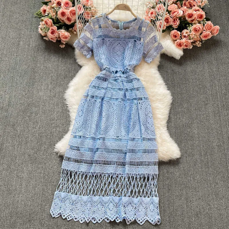 Blå / vit / svart krok blomma ihålig ut midi klänning kvinnor vintage rund hals kortärmad hög midja a-line vestidos sommar 2021 y0603