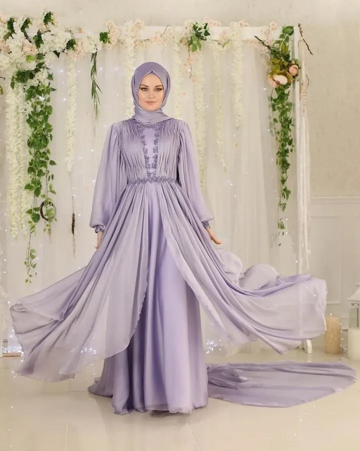 Lavendelfarbene muslimische Abendkleider in A-Linie, hoher Juwelenausschnitt, lange Ärmel, bodenlang, Applikationen, Perlen, Chiffon, formelles Kleid, Abschlussball-Party-Kleider, maßgeschneiderte Applikationen