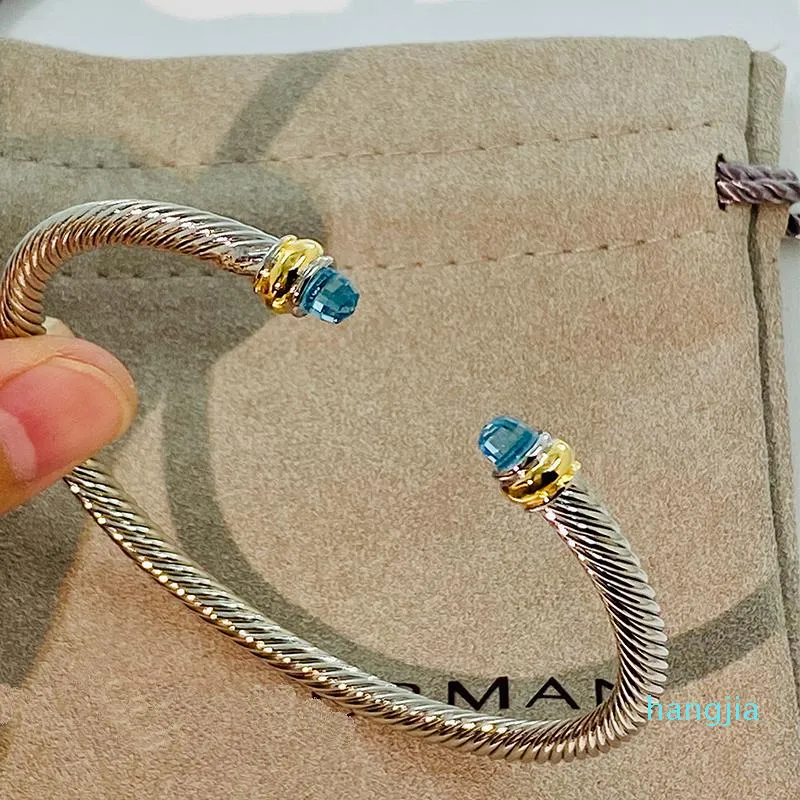 Bangle Cable Classic Collection Bracelet with Blue TopazとBlack Onyx 18Kイエローゴールド257l