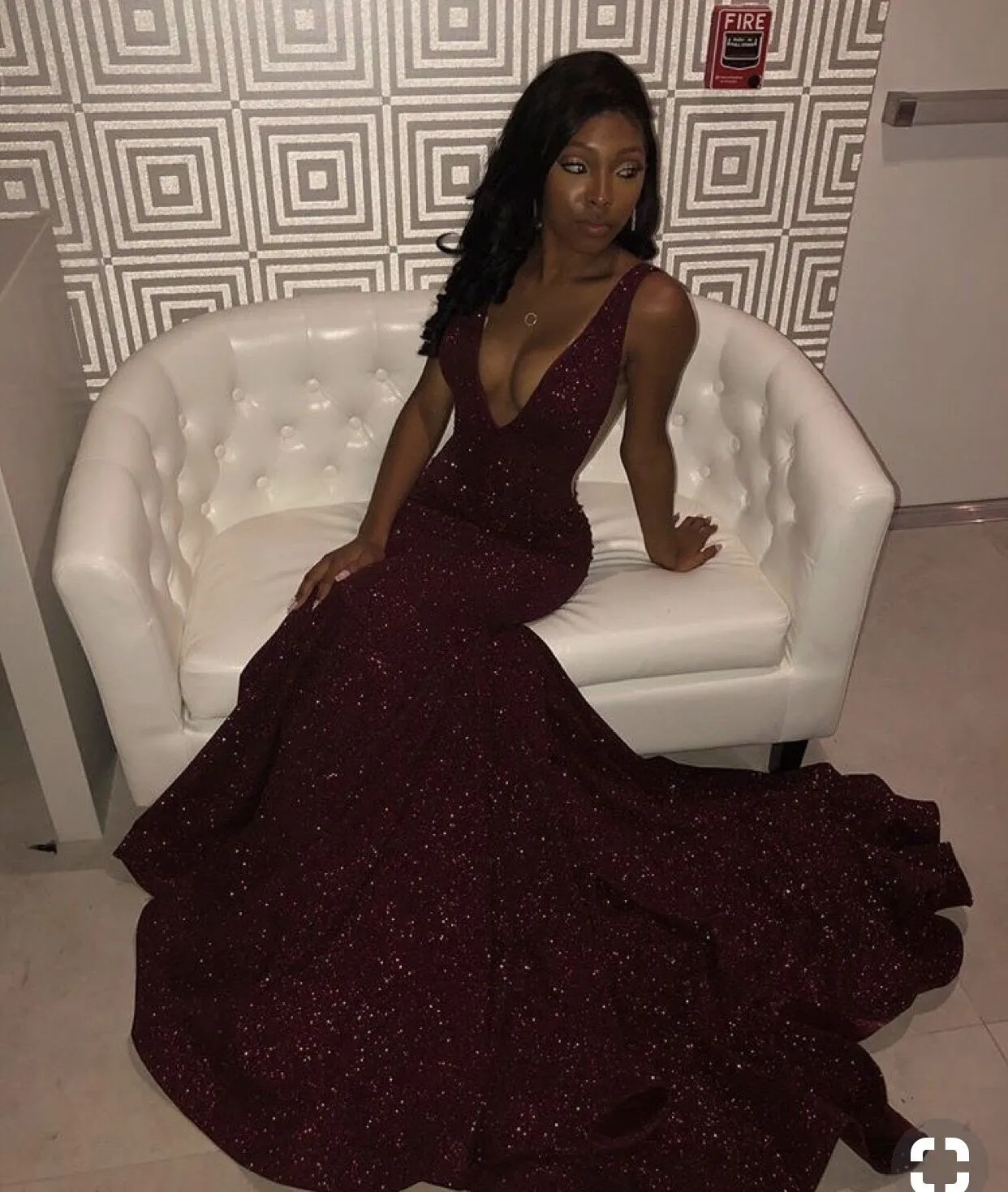 Sexig Burgundy Color Prom Klänningar Mermaid Ärmlös Deep V Neck-Sequins Event Wear Party Gowns Custom Made Plus Storlek Tillgänglig