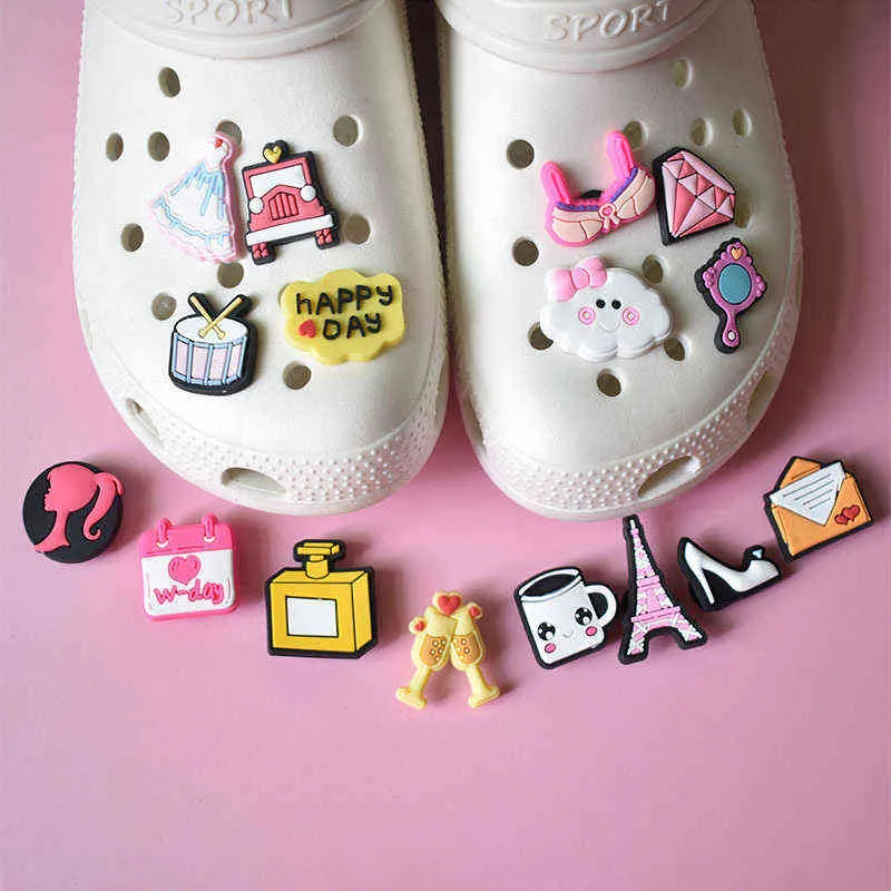 신발 액세서리 CSBL 신발 이동식 장식 버클 귀여운 만화 소녀 EVA 샌들 PVC CROCSES 매력 키즈 여성 220121