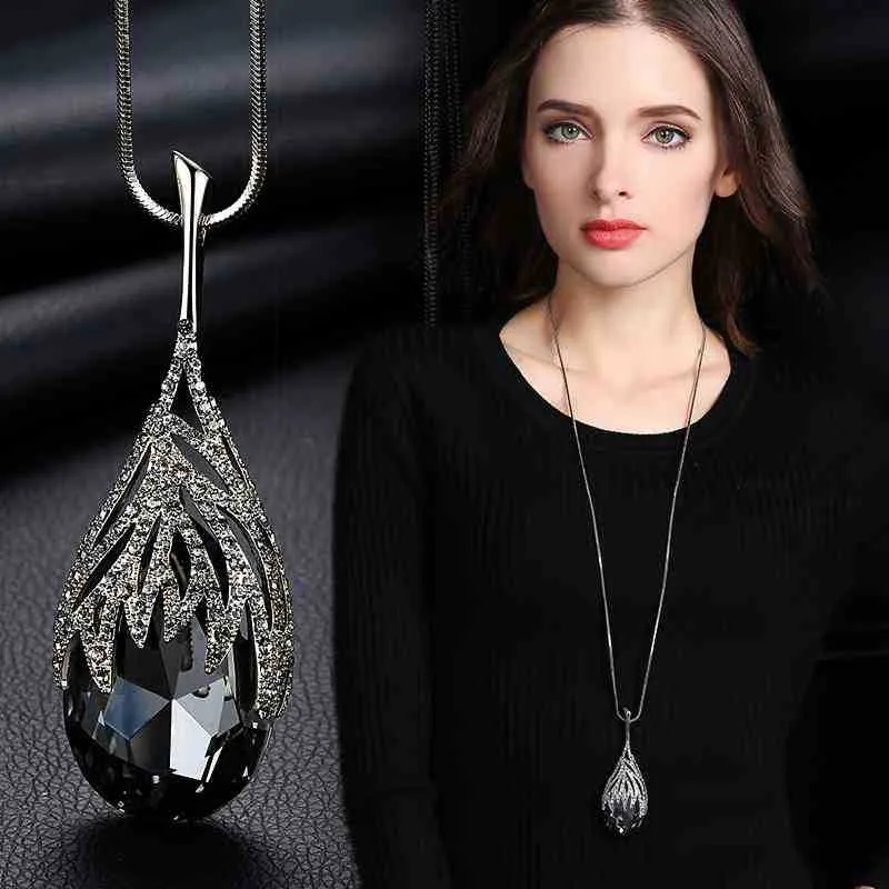 Vattendroppe Hängsmycke Långt halsband för kvinnor Fashion Crystal Statement Halsband
