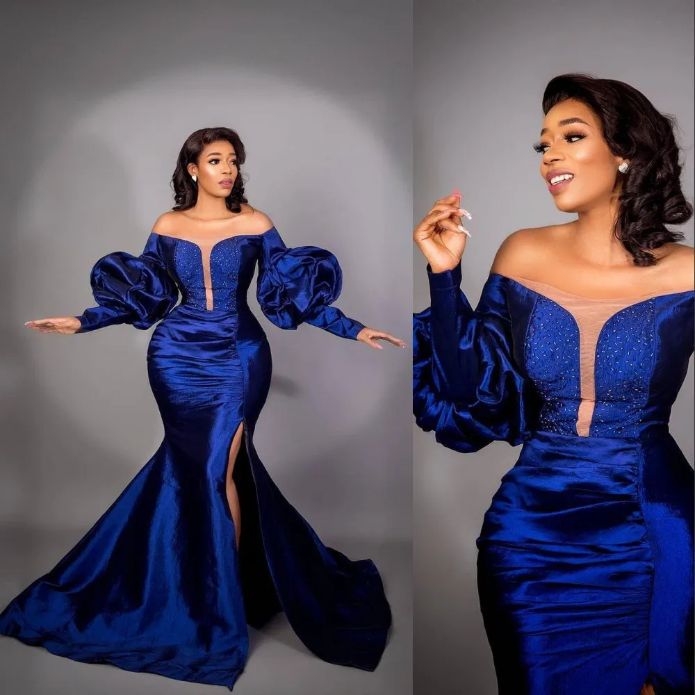 2021 Arabische Sexy Prom Dresses Off Shoulder Illusion Dichter Lange Mouwen Koninklijke Blauwe Crystal Kralen Side Split Mermaid Avondjurk Party Pageant Formele Toga Plus Size