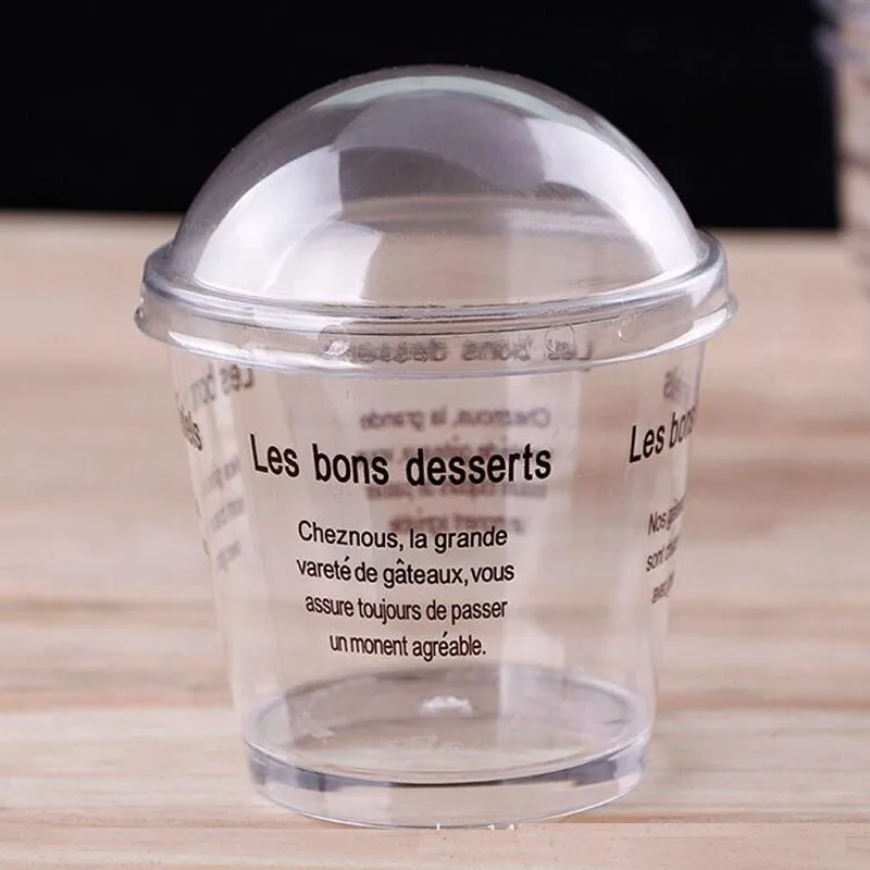 YOUNTHYE Lot de 100 tasses à dessert carrées en plastique transparent avec couvercles et cuillères pour cupcakes, fruits, mousse, pudding, crème glacée 237 ml