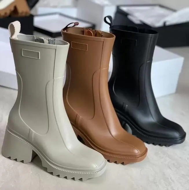 2022 Luxurys designers kvinnor regn stövlar England stil Vattentät välgörande gummi vatten regnar skor fotled boot booties