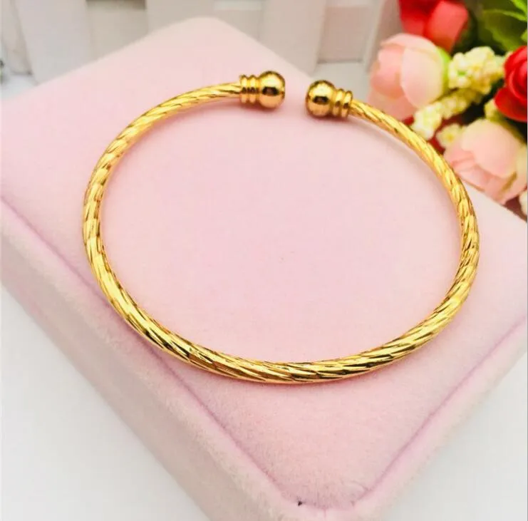 Buy Spiraled 22k Men's Gold Bracelet 22 KT yellow gold (11.21 gm). | Online  By Giriraj Jewellers