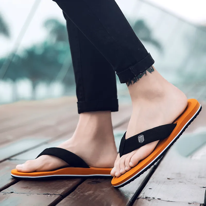 2021 Mode män Kvinnor Hem Designer Slipper Flip Flops Slides Skor Gul Svart Röd Grön Utomhus Eur39-48 W-012