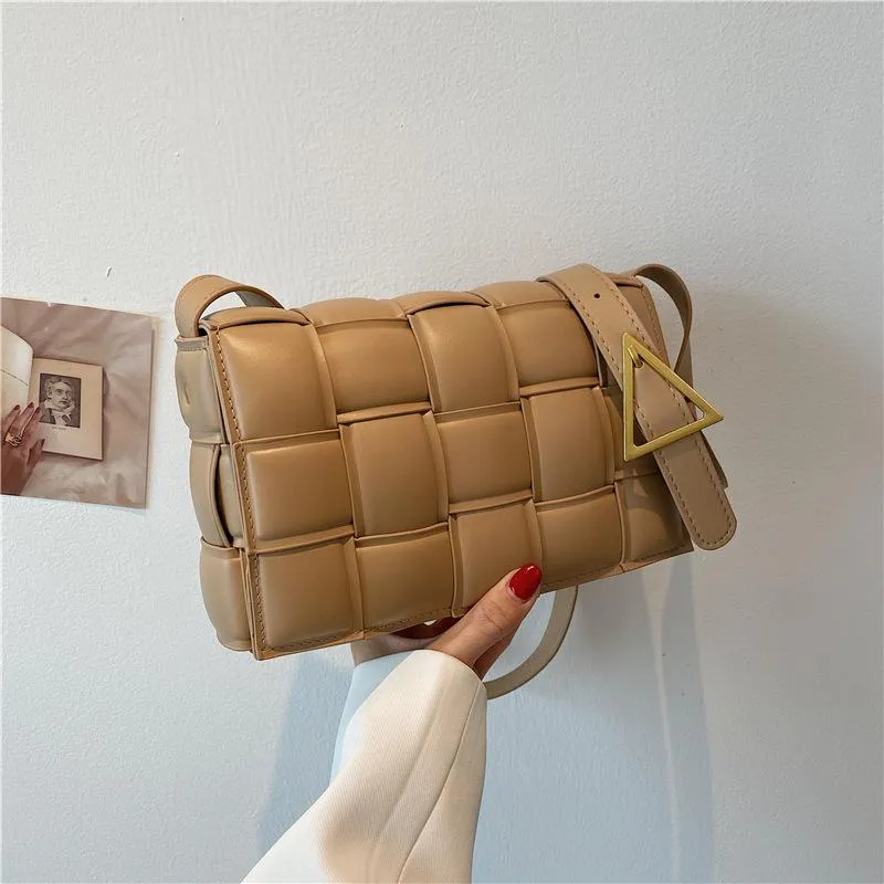 Kvällspåsar mode vävkvinnor axelväska casual handväska handväska tote rese messenger 2021 lyx crossbody pu koppling