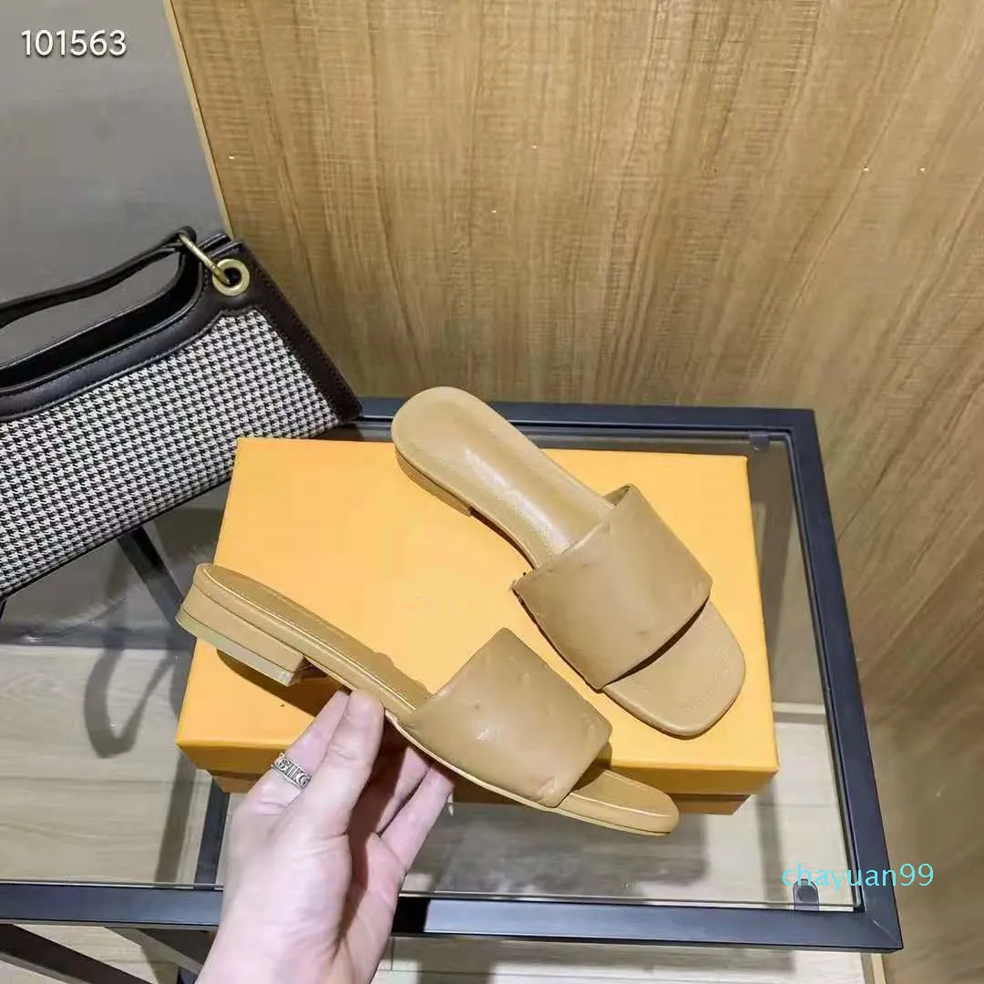 Luxury SandalsSexy Flat Slides 2021 Sandaler Vävda Kvinnor Tofflor Square Mules Skor Ladies Bröllopsklackar Klänning 10 Färg Hög kvalitet