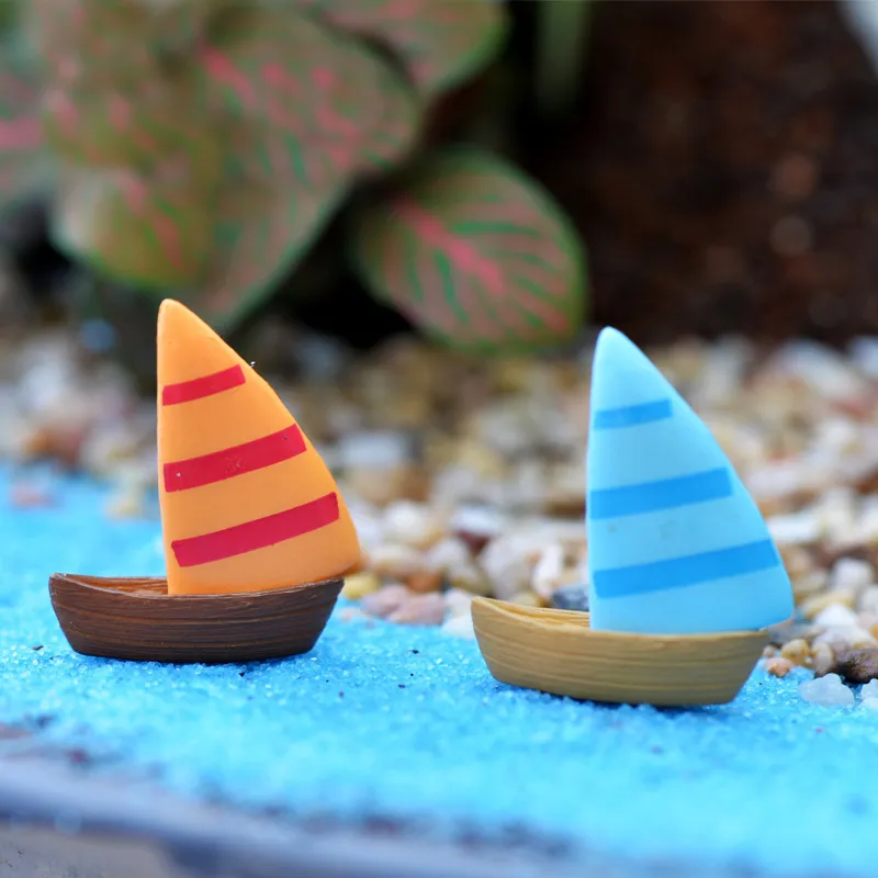 Miniature Boat Mini Sailboat Yellow Blue Aquarium Ornaments Material Moss Terrarium Micro Beach Landscape Mediterranean Style Fairy Garden DH9575