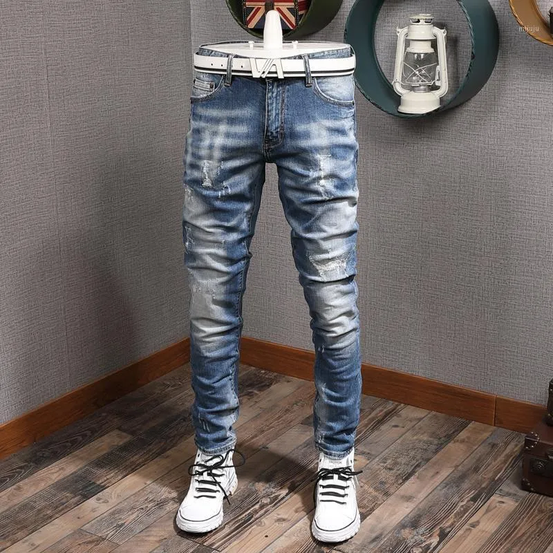 Mäns Jeans varumärke 2021 Män Högkvalitativ Retro Ljusblå Elastisk Slim Fit Ripped Denim Trousers Streetwear Designer Hip Hop Pants