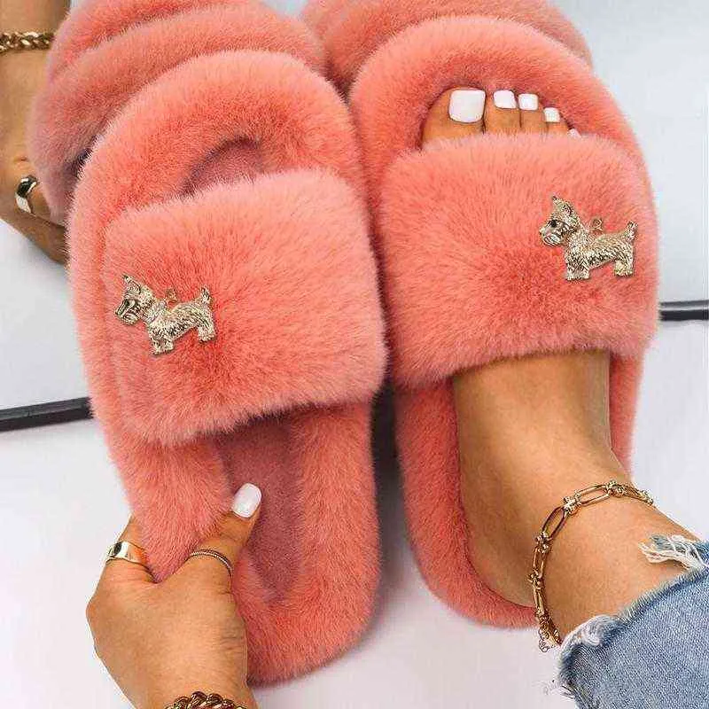 Kvinnors tofflor Fluffy Flip Flops Söt djurvalp Furry Slides Luxury Design Slippers Flat Faux Fur Sandaler Plattform Skor Y220214