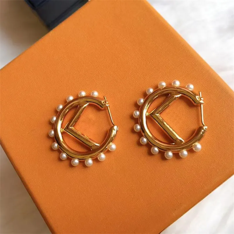 Luxury Designer Earrings Charm Jewelry Womens Ear Studs Golden Letters Pearls Earring Fashion Wedding Stud Earrings Des Boucles D`oreilles