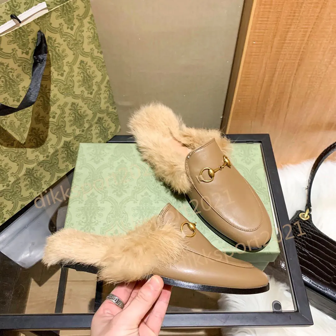 Moda feminina chinelos de inverno mocassins de couro pele muller chinelo com fivela sapatos mula plana quente e confortável senhoras de pelúcia