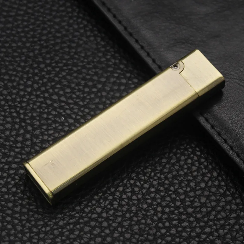 Briquet de cigarettes Rétro mini briquet de kérosène recharge de kérosène Type d'huile de meule de meule d'allumage Compact Cadeau Cadeau Gadget