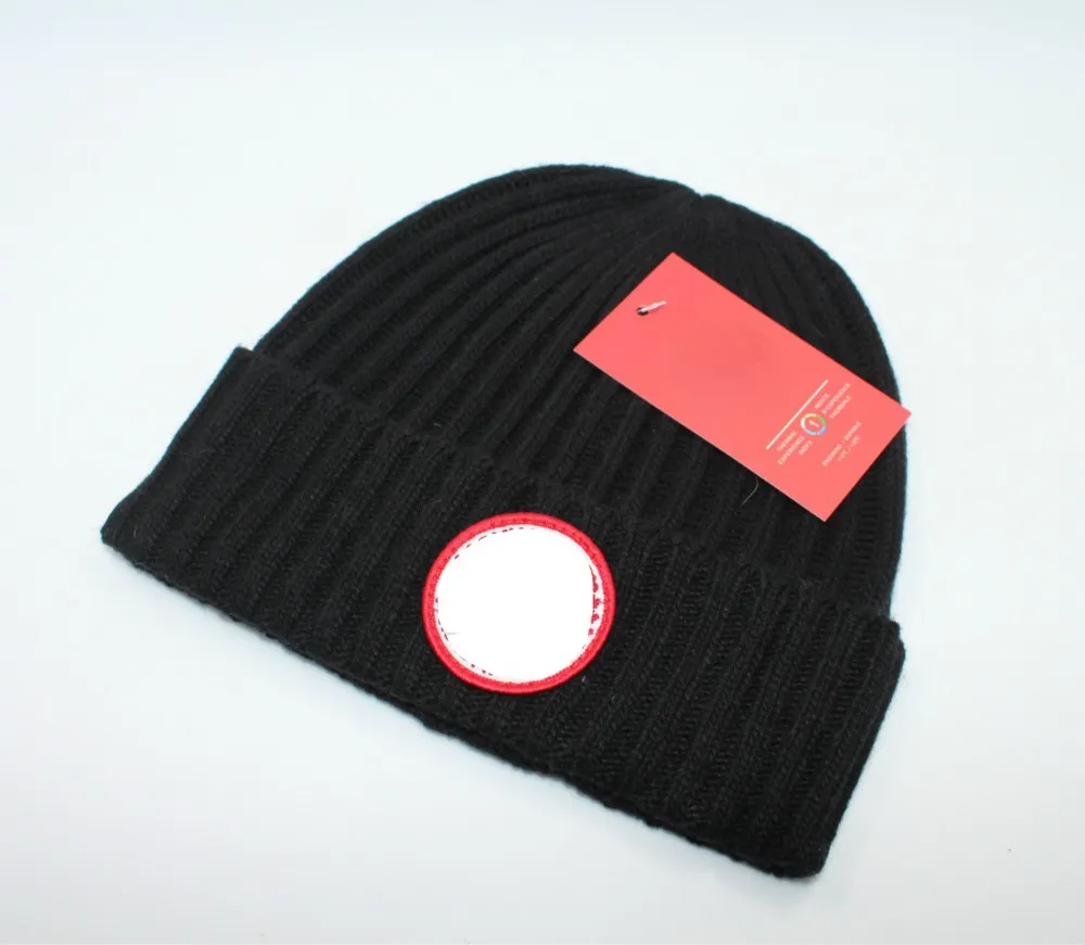 冬の帽子ニットファッションデザイナーキャップボンネットカスケートレジャーニットビーニーヘッドカバーキャップ屋外帽子