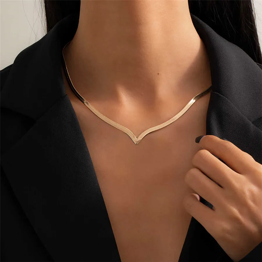 Eenvoudige minimalistische koper platte slang hals ketting choker punk V-vormige korte kraag sleutelbeen ketting voor vrouwen Halloween kostuum sieraden