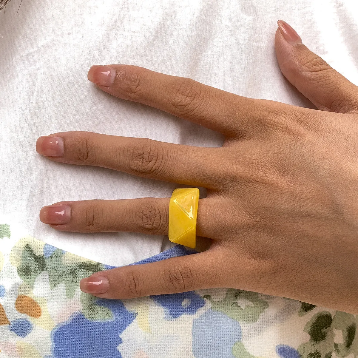 Bague géométrique en résine acrylique couleur bonbon, anneau d'ouverture réglable pour femmes, anneau épais à la mode, bijoux de charme féminin