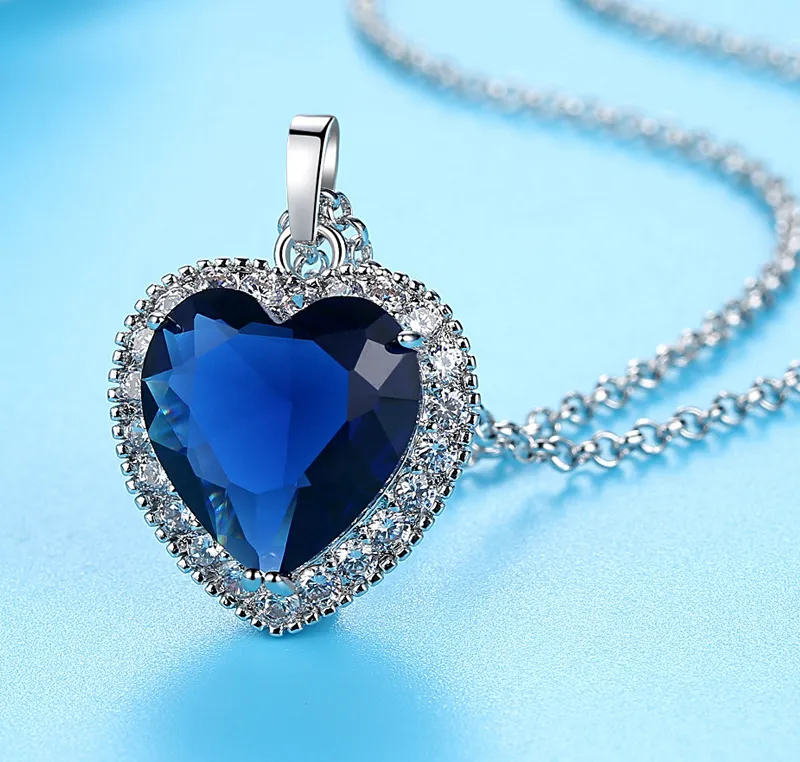 Collana con pendente a cuore titanic cuore dell'oceano blu_voghion.com