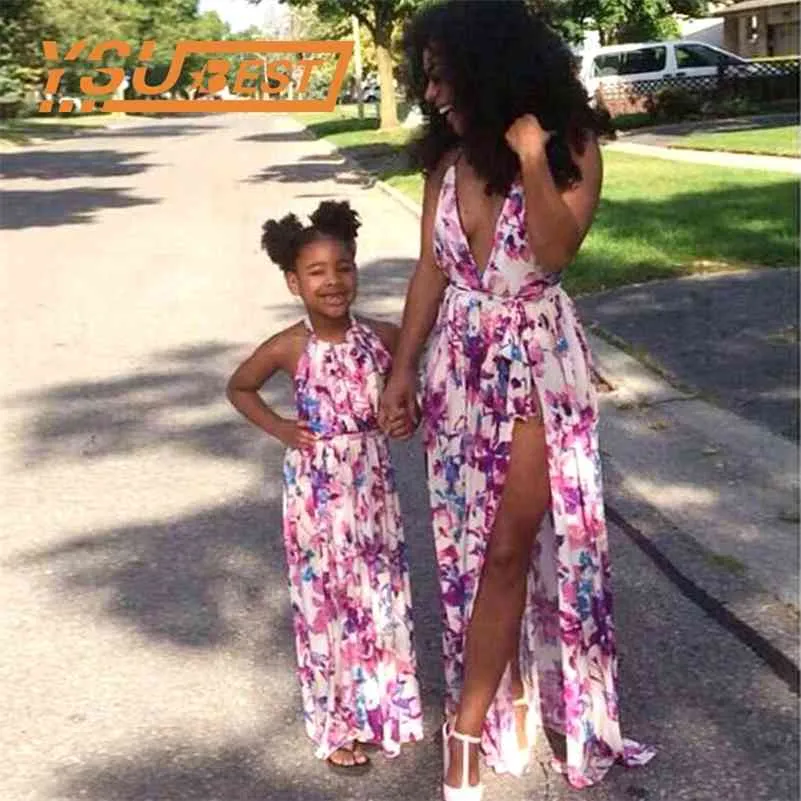 Kijk Dochter Jurken Familie Matching Outfits Floral Print V-hals Baby Meisje Moeder Kleding Mama En Me Sundress 210417