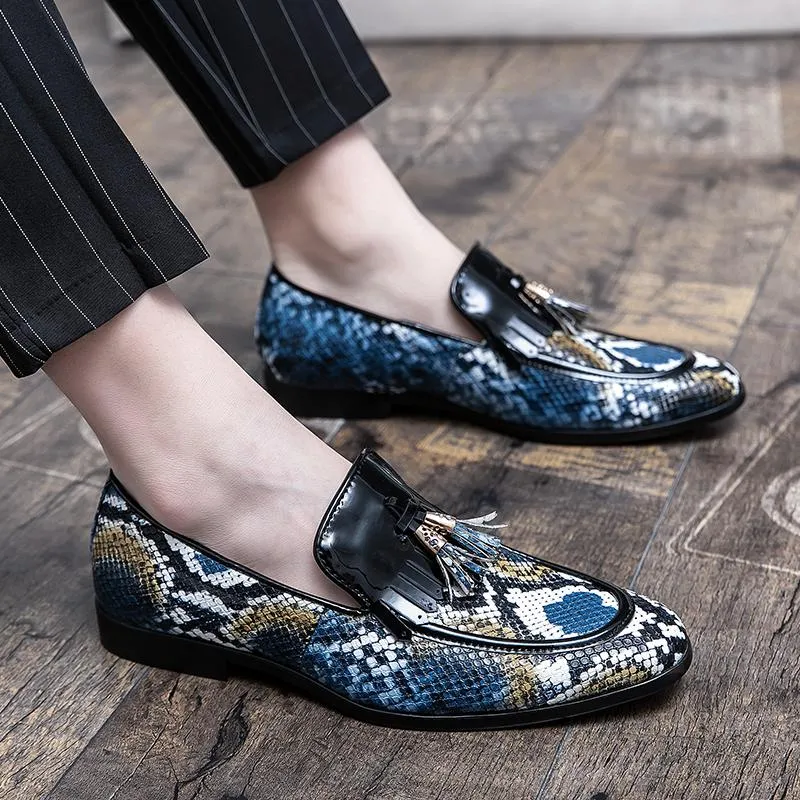 Diseñador superior Costuras de cuero Zapatos de baile de negocios para hombres Patrón de piel de serpiente Fondo suave de lujo Boda Punta estrecha Hombres Pisos Mocasines Calzado