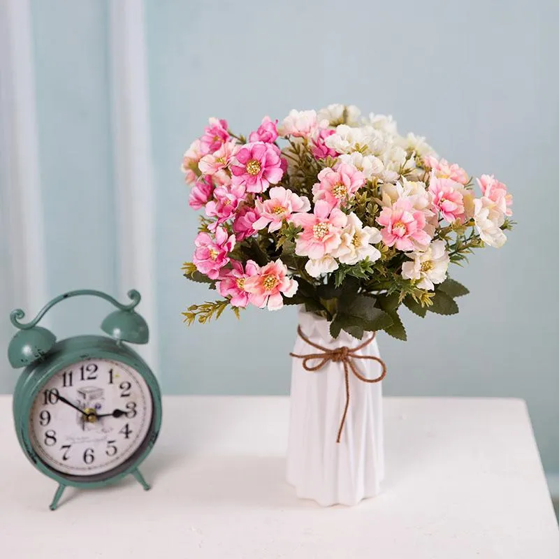 Dekoracyjne kwiaty Wieńce 18 Mini Śliczne Jedwab Daisy Sztuczne Róża Peonia Bukiet Ślub Chryzantema Party Dekoracja DIY Rośliny
