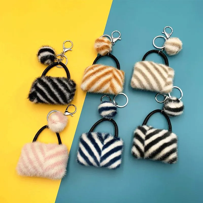 Keychains Fashion Artificial Stripe Print Pom-Pom Coin Purse Shape Lady Mobile Telefon Bag Key Ring Love Pendant Decoration Keychains