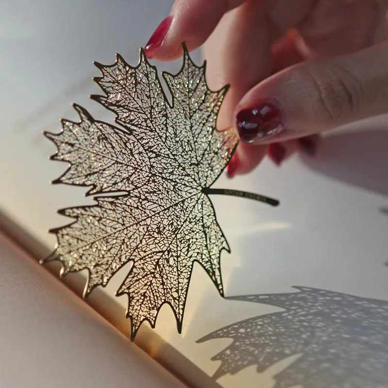 Segnalibro Creative Retro Golden Hollow Sycamore Leaves Design Metallo per libri Studenti scolastici Segnalibri vintage