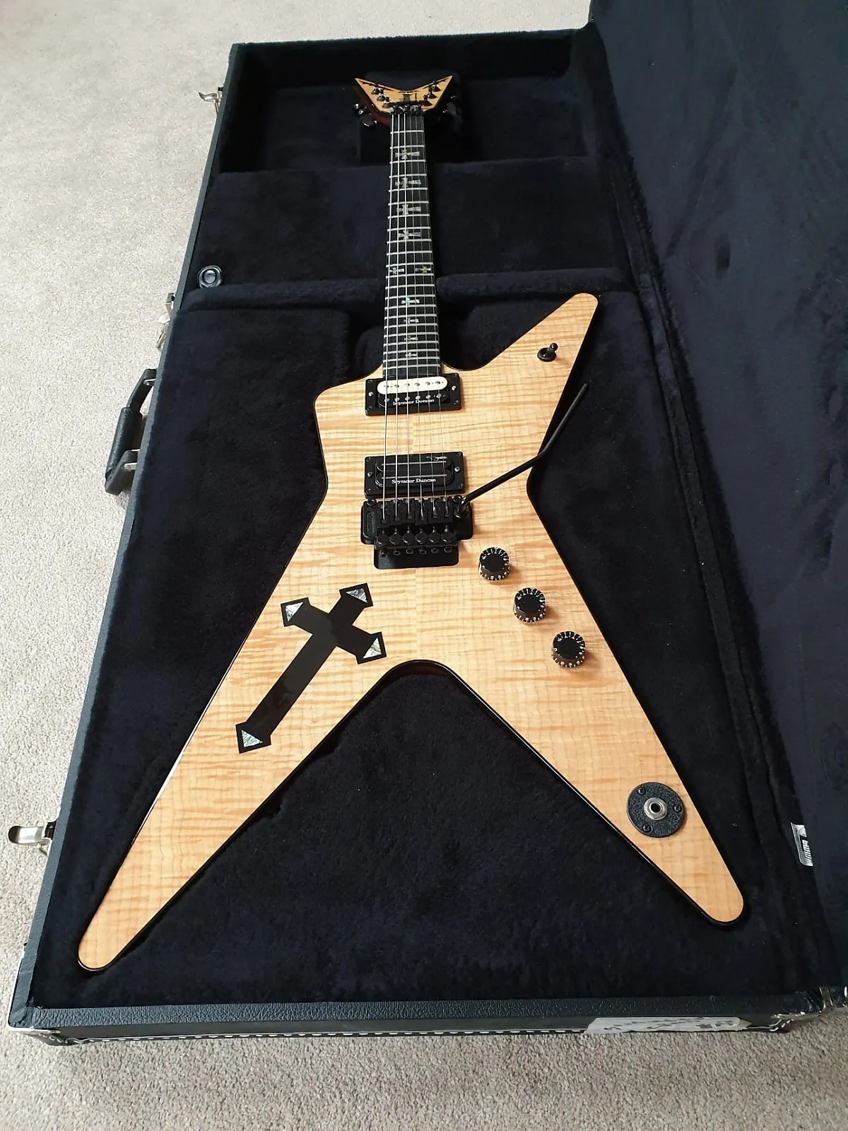 Dim 3 Southern Cross Dimbag Darrell Signature Natural Electric Guitar بدون ترصيع على الحنق الأول ، جسر Floyd Rose Tremolo ، الجزء العلوي من خشب القيقب المطابق للكتب ، أجهزة سوداء