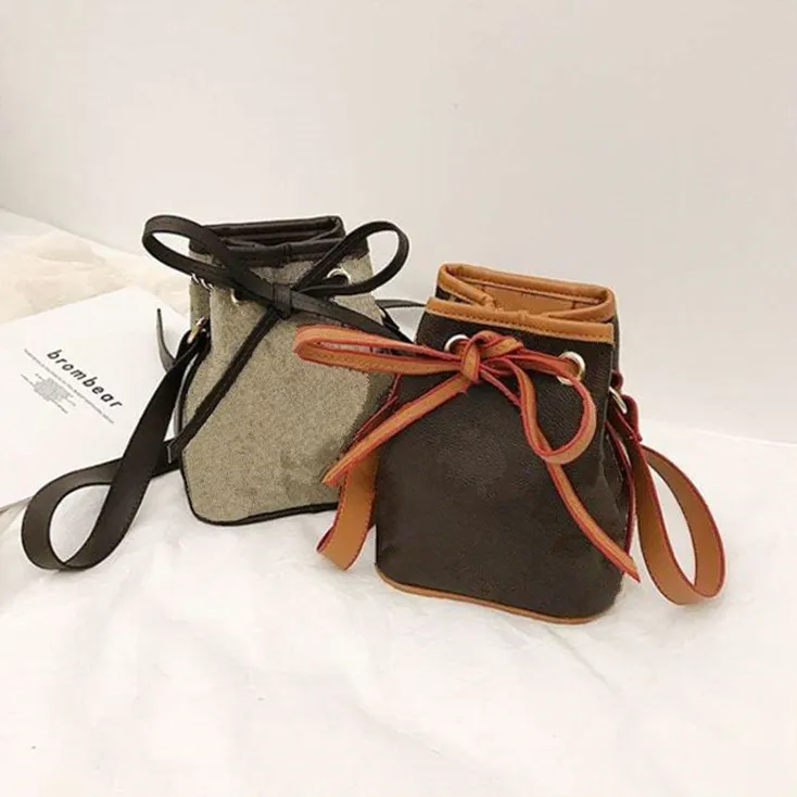 Gorący sprzedaż Dzieci Torebki Najnowsze Dziewczynek Mini Księżniczka Torebki Wysokiej Jakości Klasyczny Wzór Drukowanie Torba Cross-Body Children Messenger Torby Prezenty