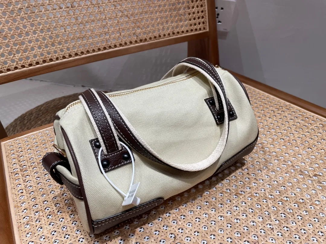 Lienzo + Bolso de almohada cosido de cuero Bolso de albaricoque marrón retro Bolsos unisex duraderos y elegantes con sentido artístico del patrón de logotipo clásico