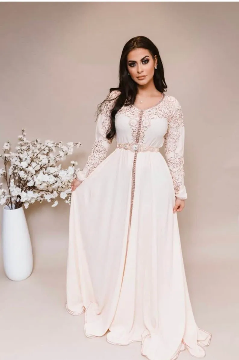 Elegancki Marokański Kaftan Arabski Suknie Wieczorowe Tradycyjne Strój Kości Słoniowej Satyna Linia Formalna okazja Suknie Złote Aplikacje Zroszony Z Długim Rękawem Caftan Prom Dress 2022