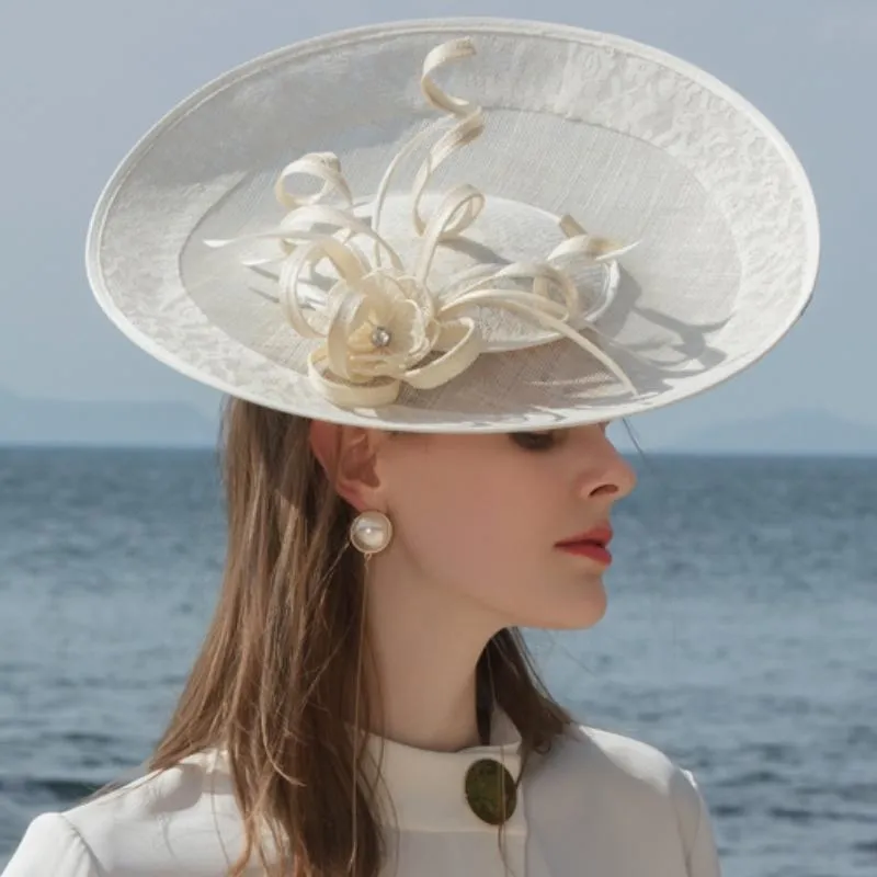 بخيل بريم القبعات كبيرة قبعات قبعة المرأة الزفاف واسعة fascinator قبعة السيدات femal حزب خوذة اللباس الرسمي فيدورا الشعر الفرقة