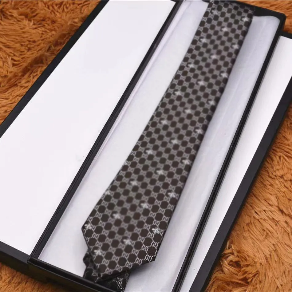 Lettre pour hommes Tie Tie en soie Coldage Pattern Printing Jacquard Party Wedding Woven Fashion Design With Box GG Guccir Guccic Guccis Вы VO13