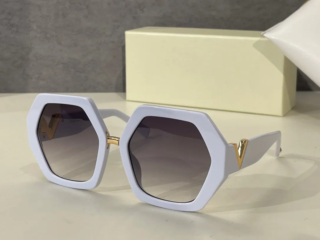 女性のためのサングラス夏スタイルの反ウルトラビオレット4053レトロプレートプランクヘキサゴンフルフレームファッション眼鏡ランダム