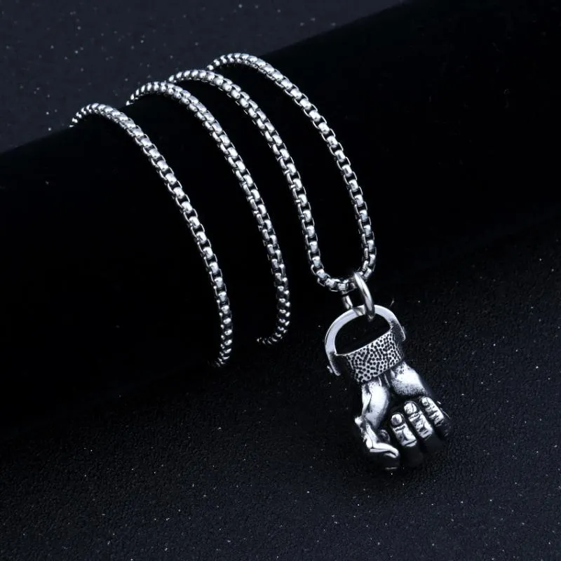 Pendant Necklaces Rock Punk Domineering Spider Fist Necklace Fashion Simple Men And Women Wild Clavicle Chain